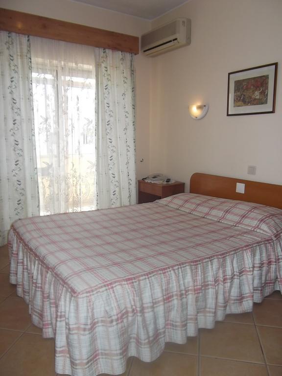 Residencial Nosso Paraiso Bed & Breakfast Quarteira Room photo