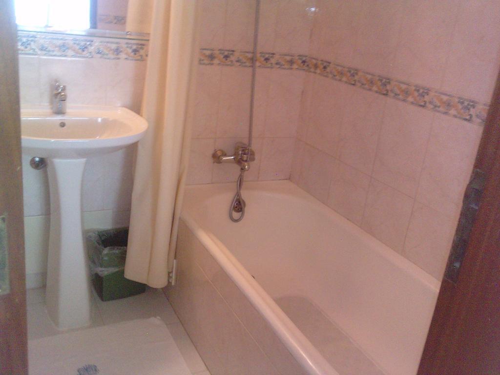 Residencial Nosso Paraiso Bed & Breakfast Quarteira Room photo
