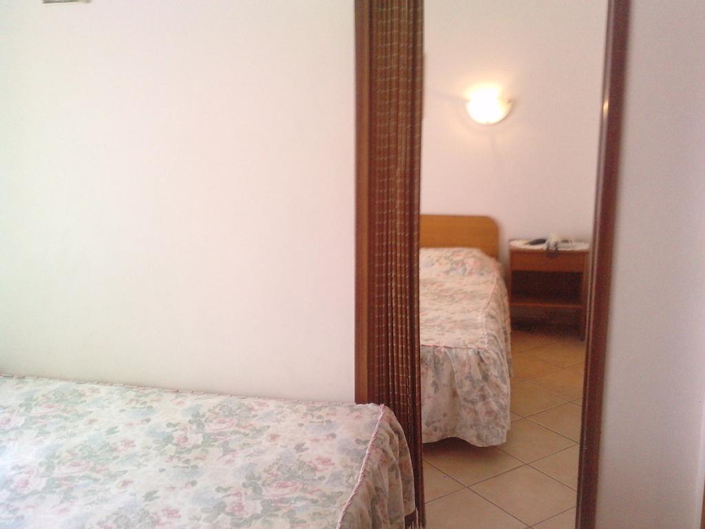 Residencial Nosso Paraiso Bed & Breakfast Quarteira Room photo