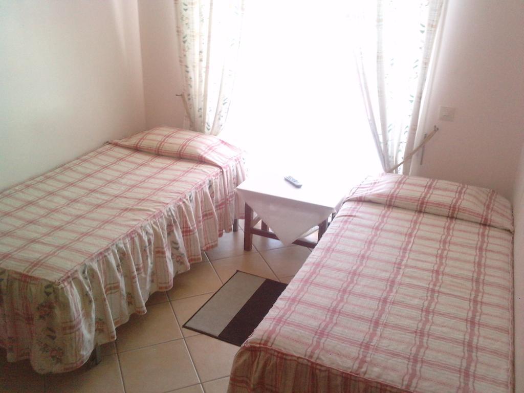 Residencial Nosso Paraiso Bed & Breakfast Quarteira Room photo