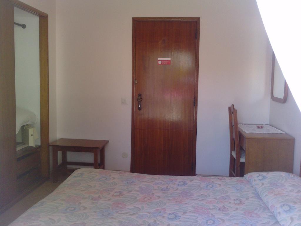 Residencial Nosso Paraiso Bed & Breakfast Quarteira Room photo