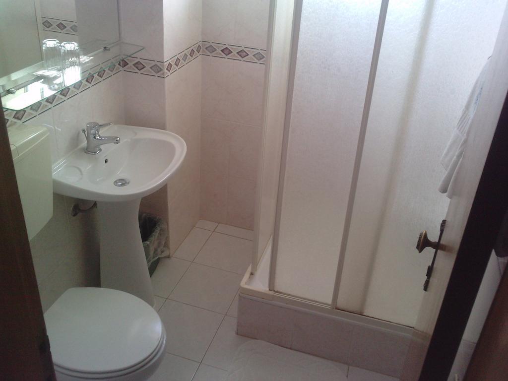 Residencial Nosso Paraiso Bed & Breakfast Quarteira Room photo