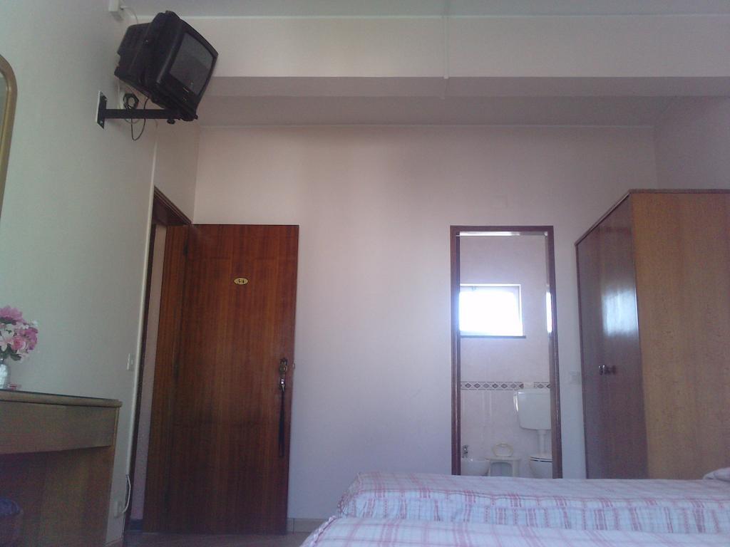 Residencial Nosso Paraiso Bed & Breakfast Quarteira Room photo