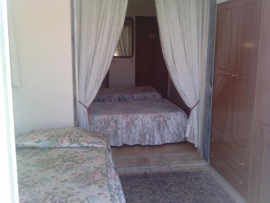 Residencial Nosso Paraiso Bed & Breakfast Quarteira Room photo